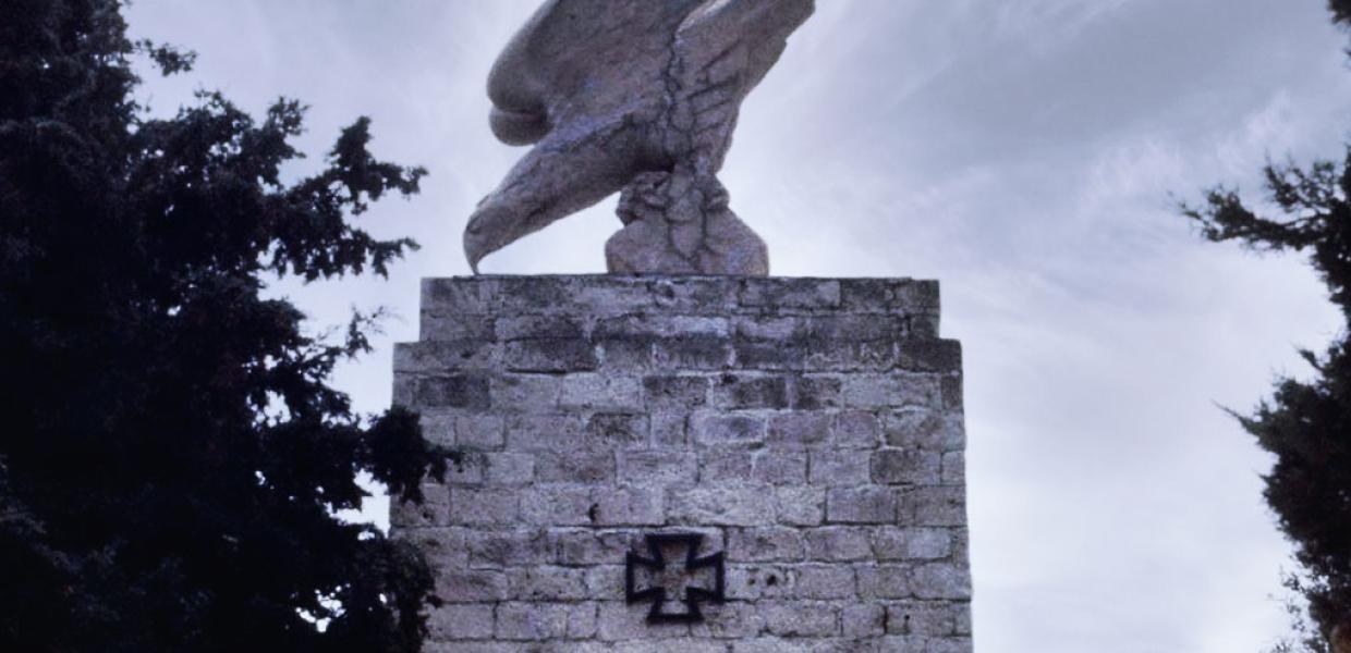 Το μνημείο «κακό πουλί» στην Κρήτη