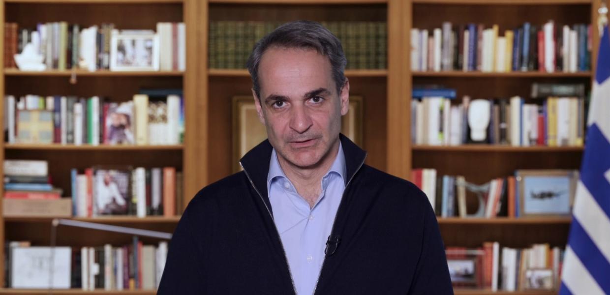 Ο Κυριάκος Μητσοτάκης κάνει δήλωση on camera