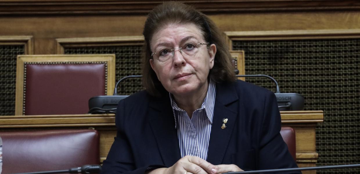 Η υπουργός Πολιτισμού και Αθλητισμού Λίνα Μενδώνη στα έδρανα της Βουλής