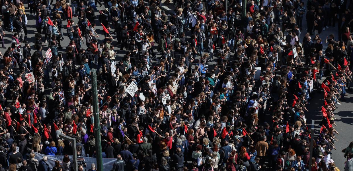 Κόσμος στο κέντρο της Αθήνας