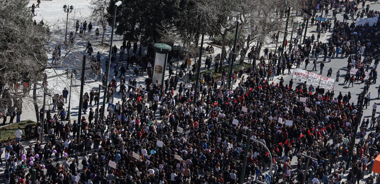 Πλήθος κόσμου στην πορεία για την τραγωδία στα Τέμπη