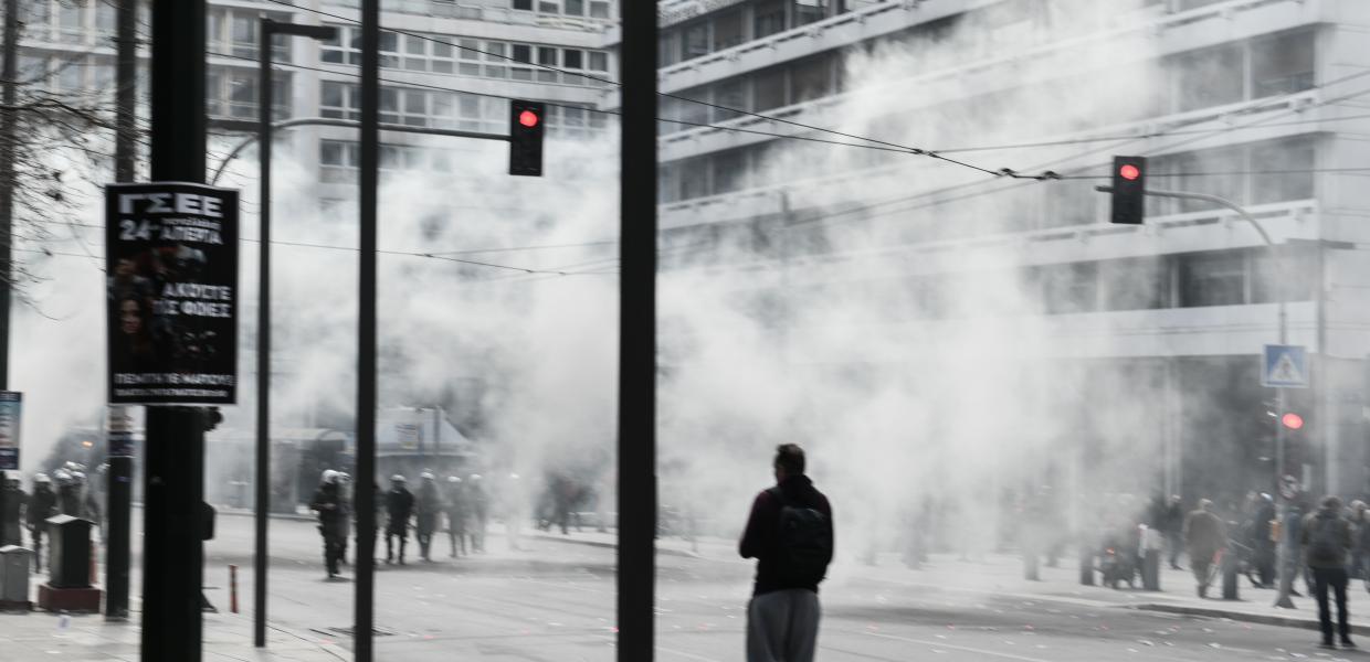 Χημικά στο Σύνταγμα