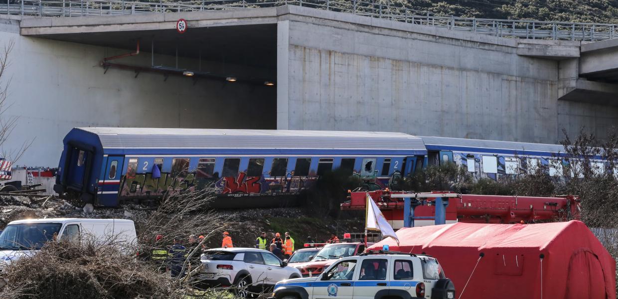Τζιπ της αστυνομίας στο δυστύχμα στα Τέμπη