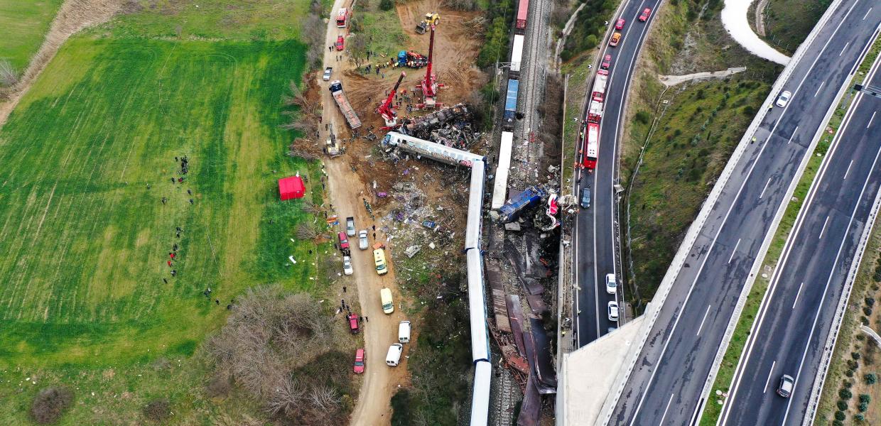 Άποψη των τρένων από το δυστύχημα στα Τέμπη