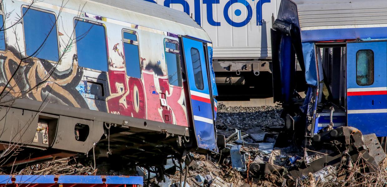 Κομμένο βαγόνι του τρένου που συγκρούστηκε στα Τέμπη 