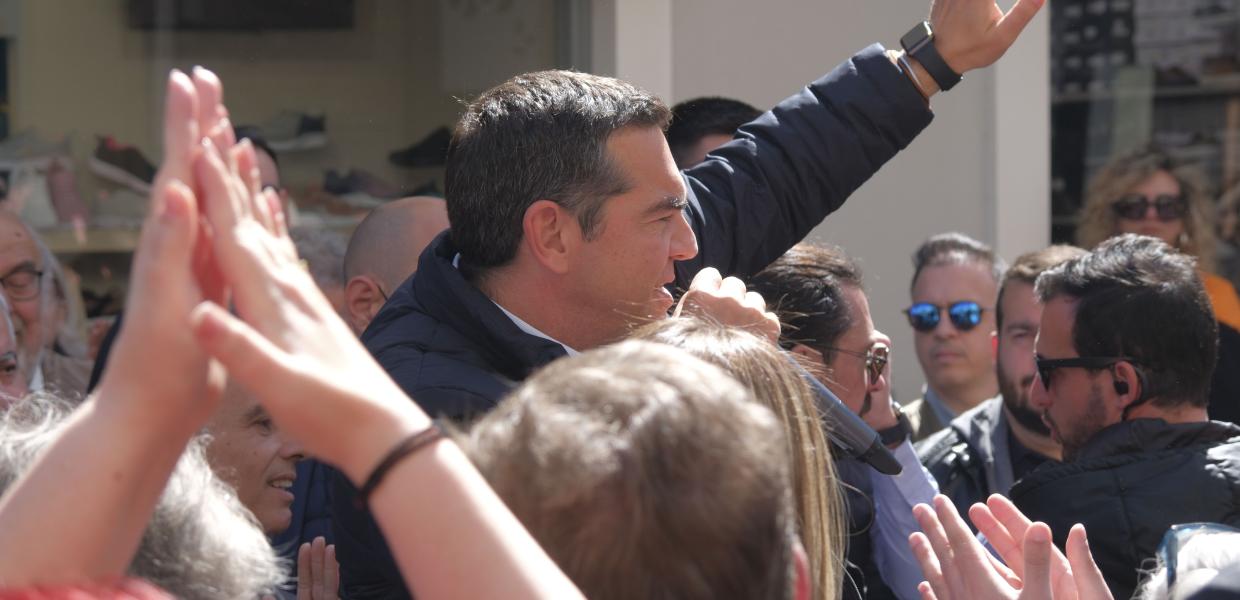 Αλέξης Τσίπρας Άργος γενική χαιρετάει με κόσμο