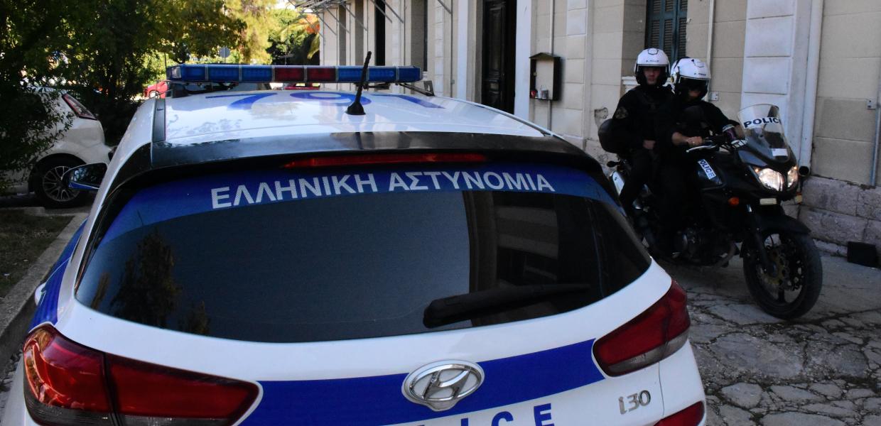 Περιπολικό και μηχανή της αστυνομίας