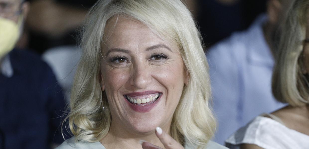 ΡΕΝΑ ΔΟΥΡΟΥ