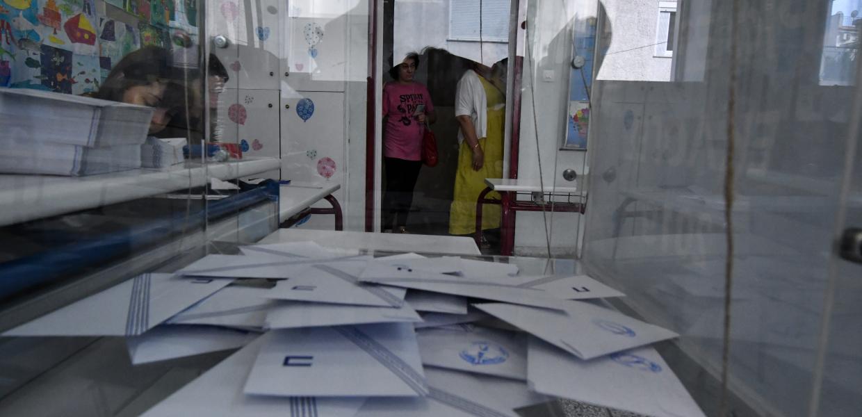 Κάλπη με ψηφοδέλτια για τις εκλογές