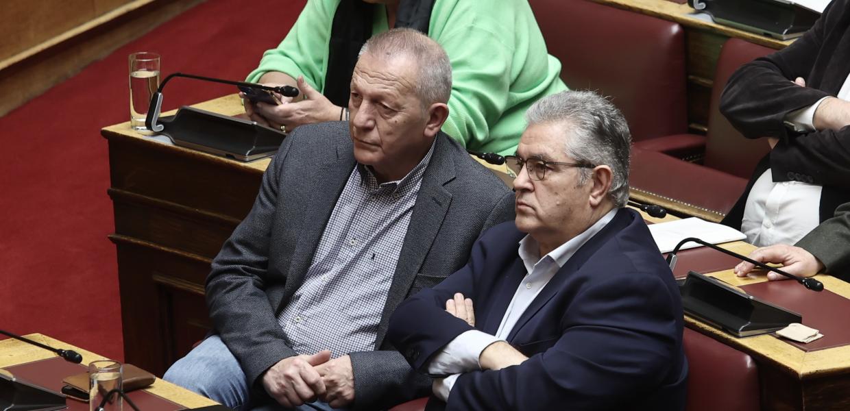 Ο Θανάσης Παφίλης και ο Δημήτρης Κουτσούμπας στη Βουλή