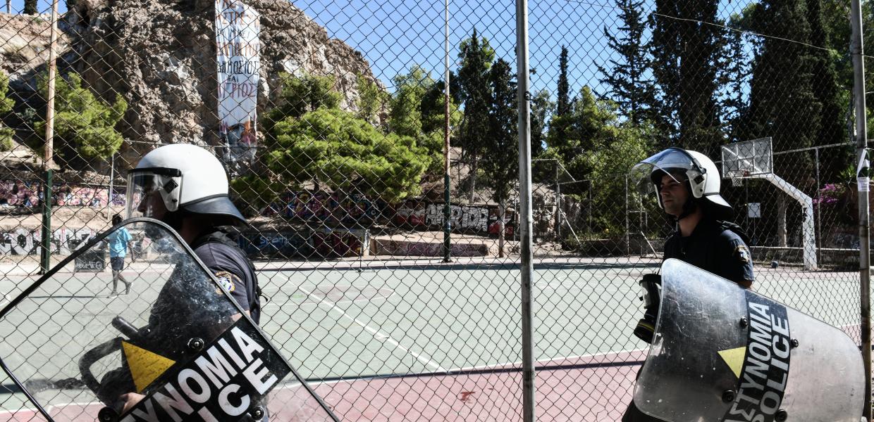 ΜΑΤ στον λόφο του Στρέφη