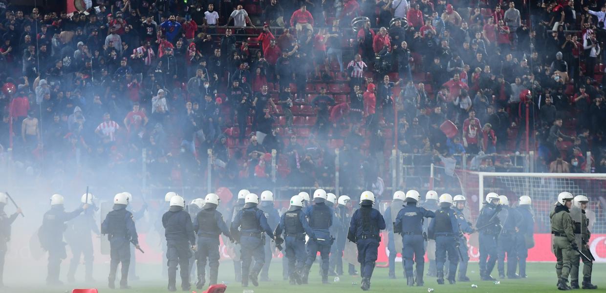 ΜΑΤ στο γήπεδο Καραϊσκάκη