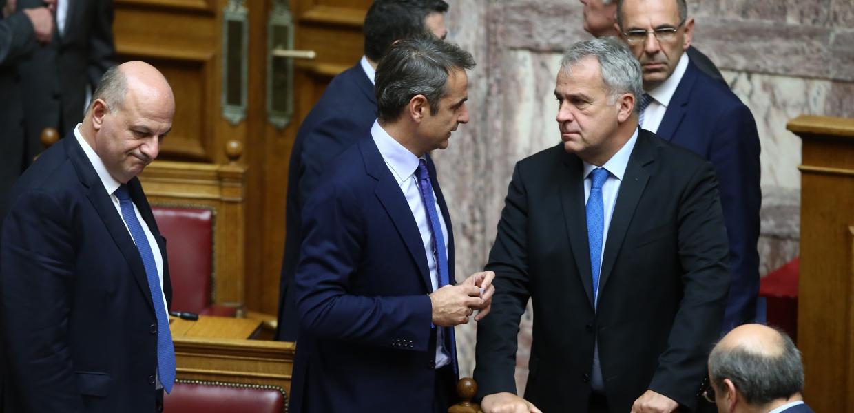Κώστας Τσιάρας, Κυριάκος Μητσοτάκης, Μάκης Βορίδης και Γιώργος Γεραπετρίτης στη Βουλή