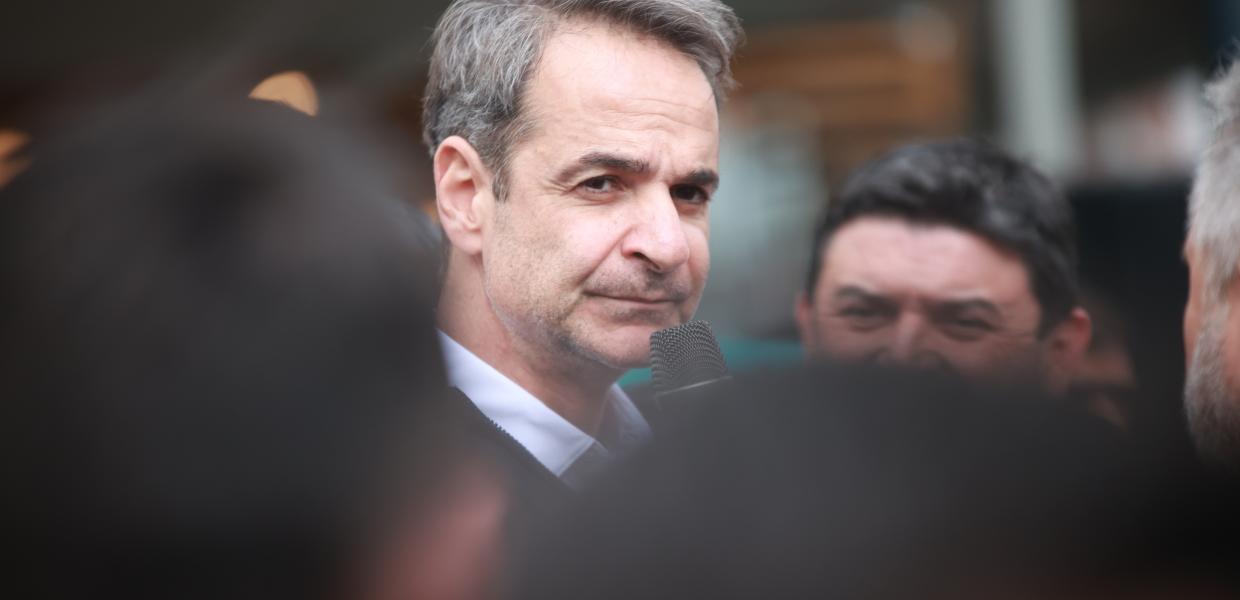 Ο Κυριάκος Μητσοτάκης με μικρόφωνο