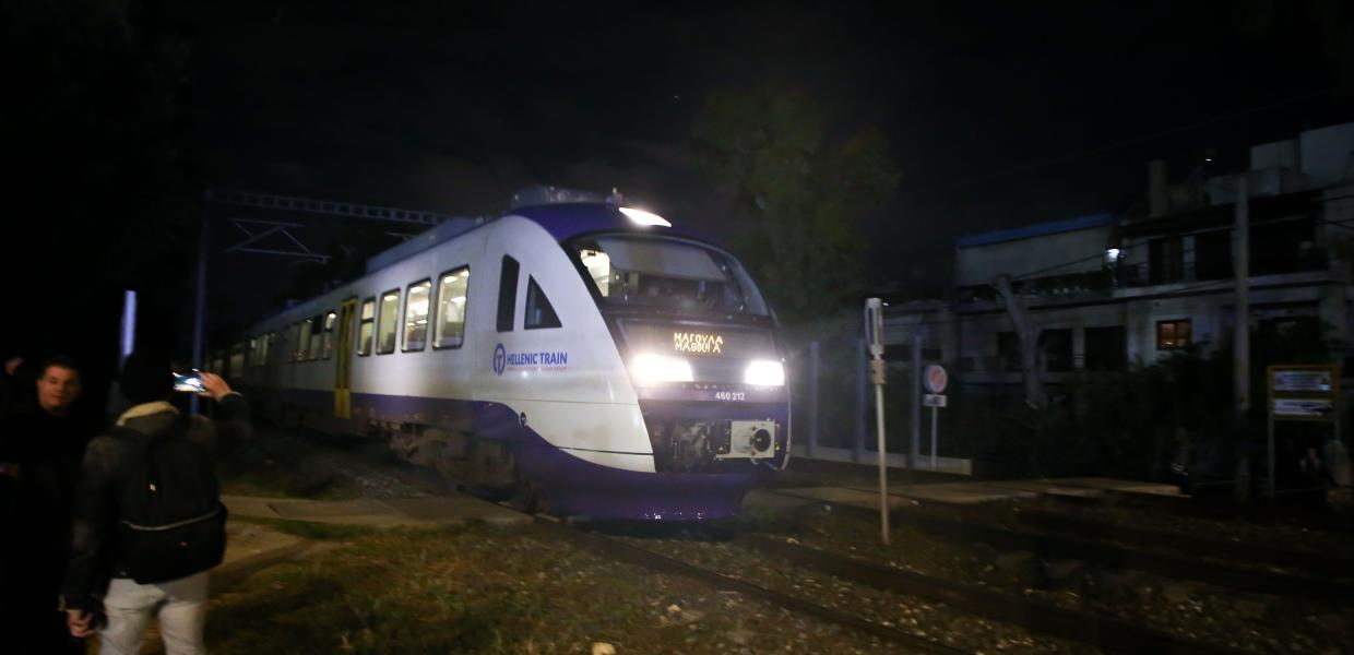 Ατύχημα με παράσυρση 17χρονου στον προαστιακό