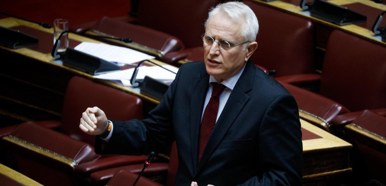 Ο Γιάννης Ραγκούσης στη Βουλή