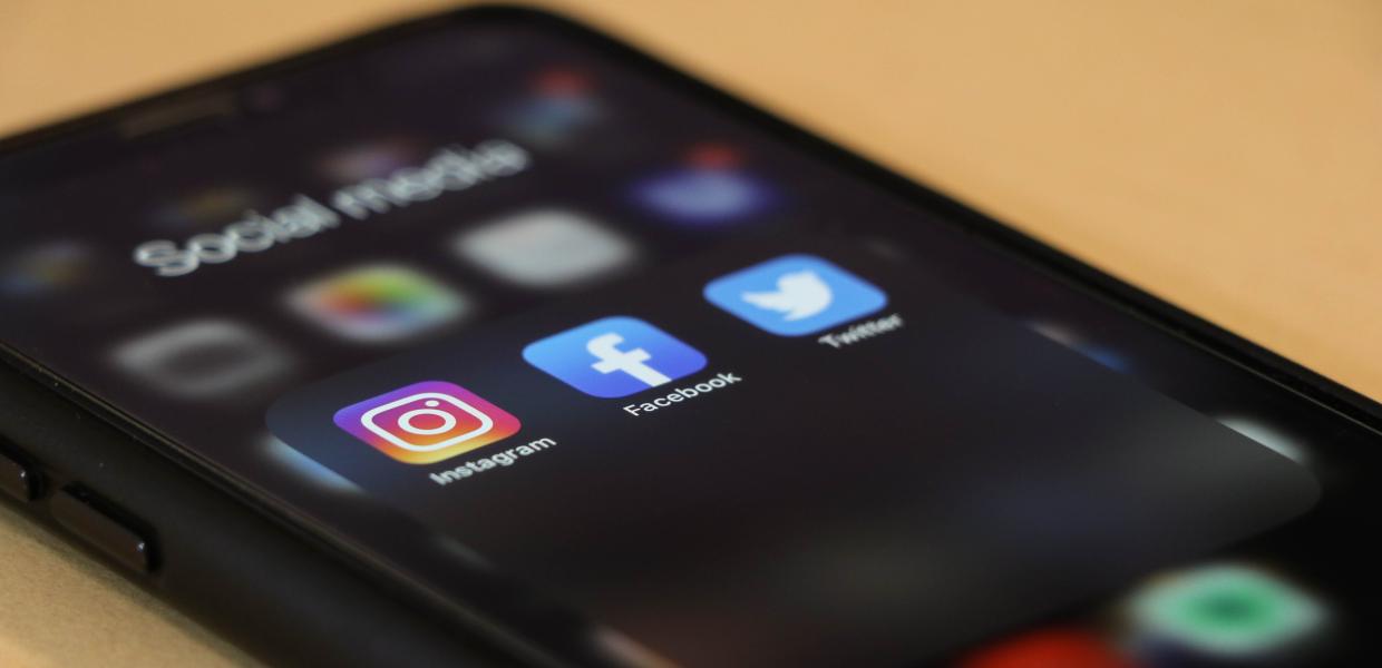 Οθόνη κινητού social media