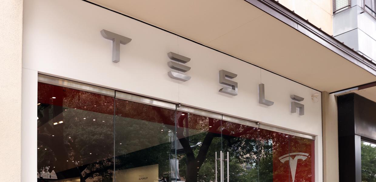 Πρόσοψη καταστήματος της Tesla