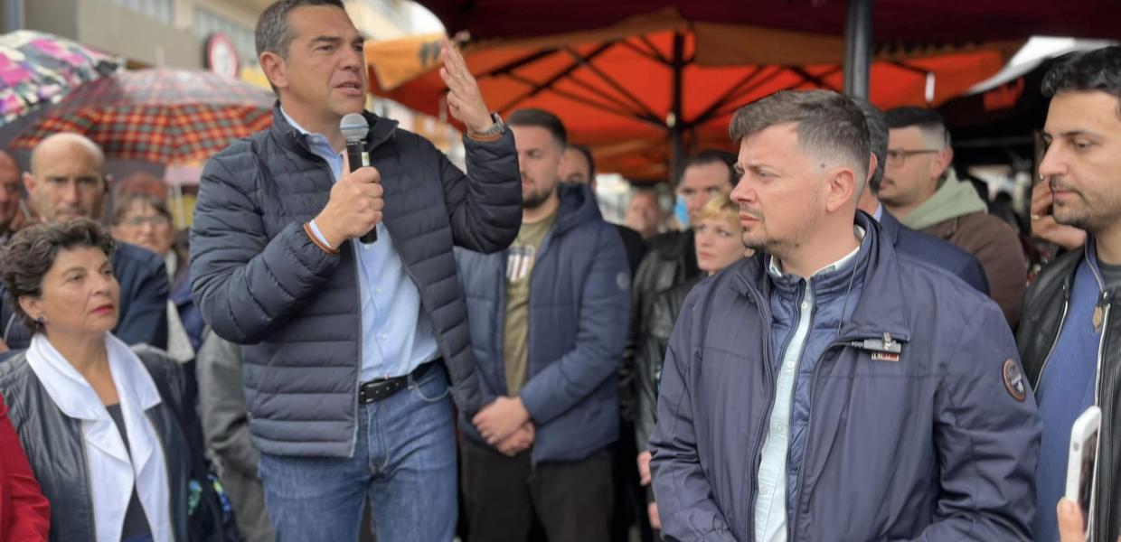 Ο Αλέξης Τσίπρας μιλά σε κόσμο