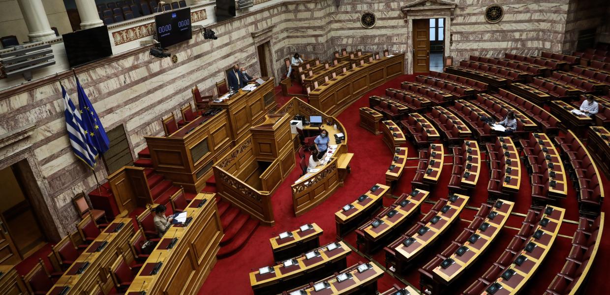 Άδεια έδρανα της Βουλής