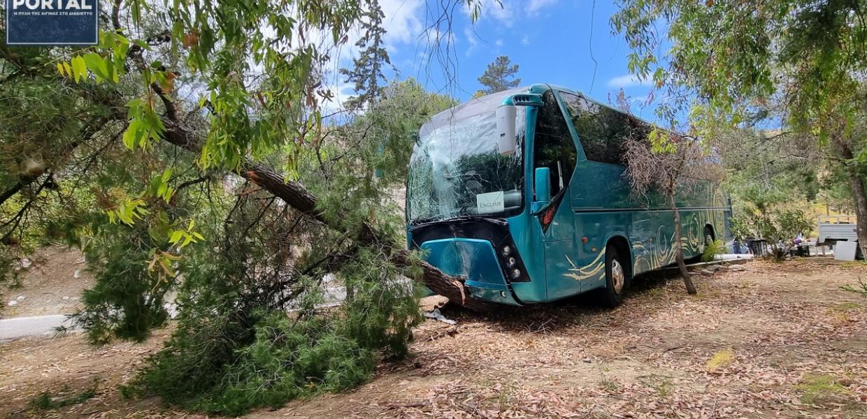 Το λεωφορείο που επέβαιναν οι μαθητές 