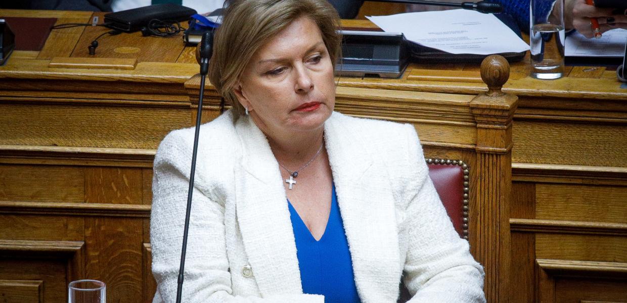 Η Μίνα Γκάγκα στη Βουλή