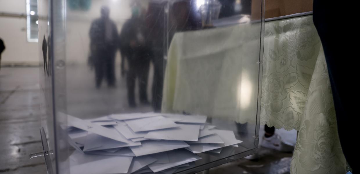 Ψήφοι μέσα σε κάλπη