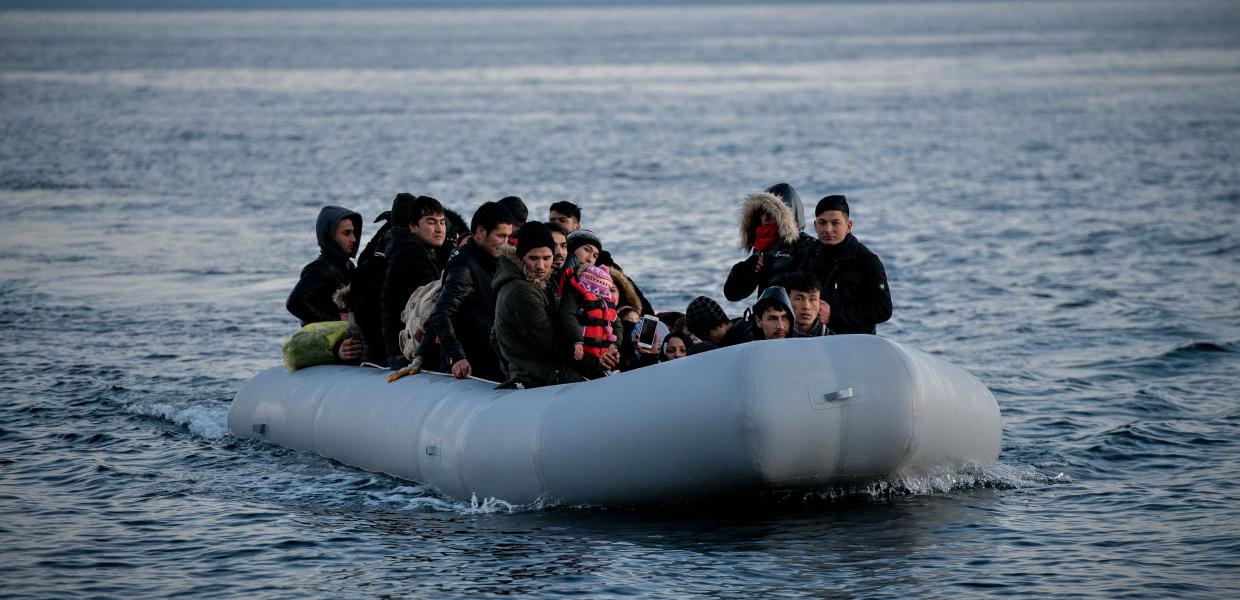 Μετανάστες σε βάρκα