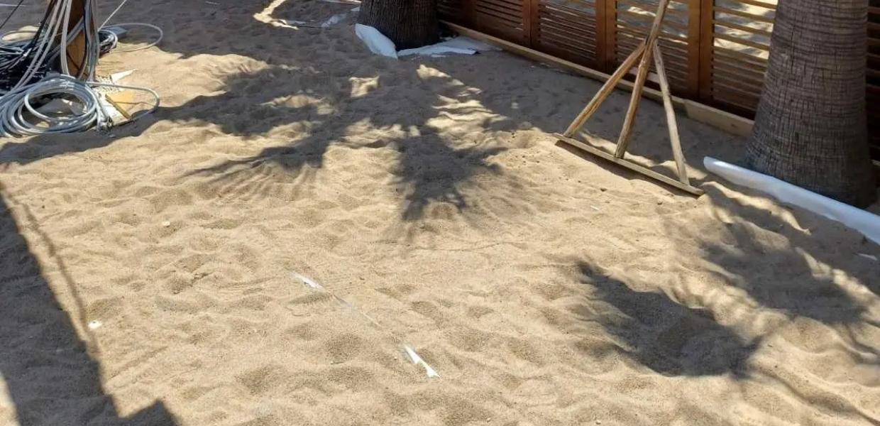 Εξέδρες καλυμμένες με άμμο