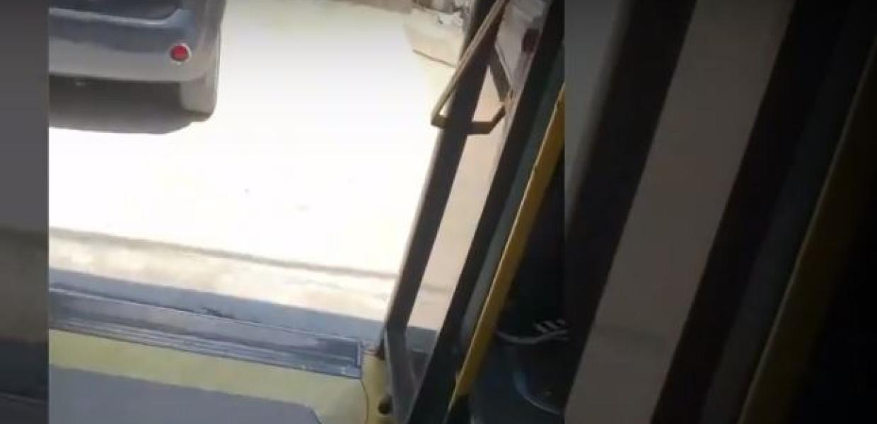Οι ανοιχτές πόρτες στο λεωφορείο του ΟΑΣΑ 