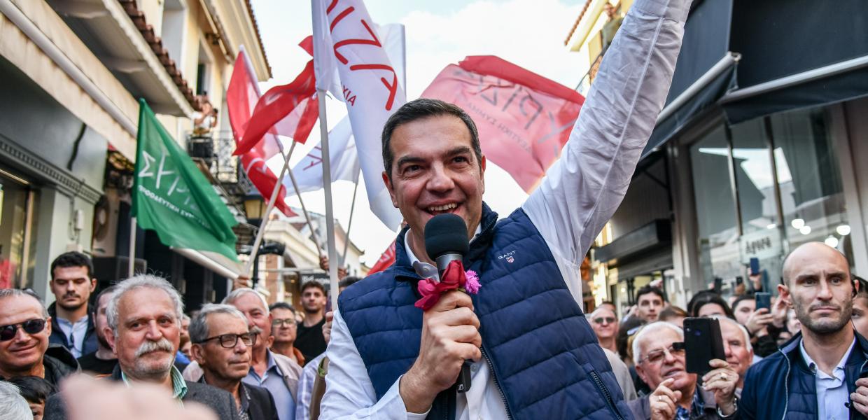 Ο Αλέξης Τσίπρας μιλάει σε πολίτες