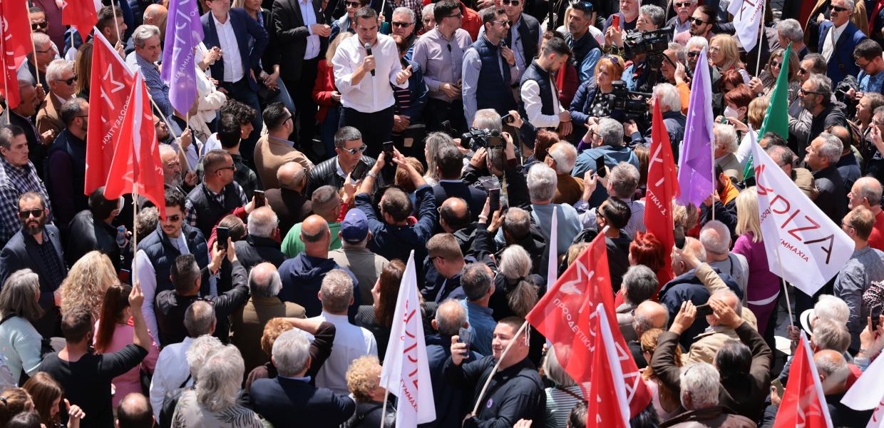 Ο Αλέξης Τσίπρας μιλά σε πολίτες
