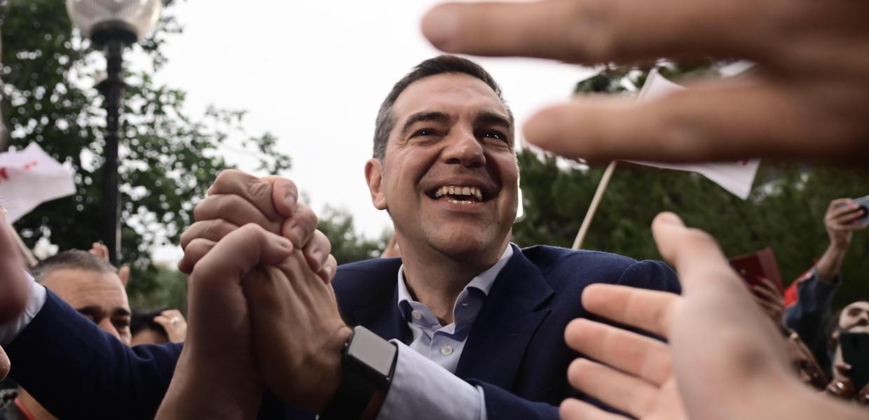 Ο Αλέξης Τσίπρας με πολίτες