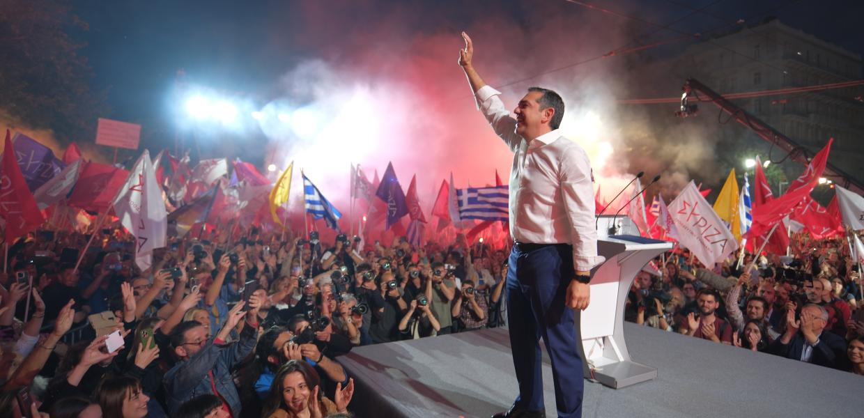 Ο Αλέξης Τσίπρας σε ομιλία στο Σύνταγμα