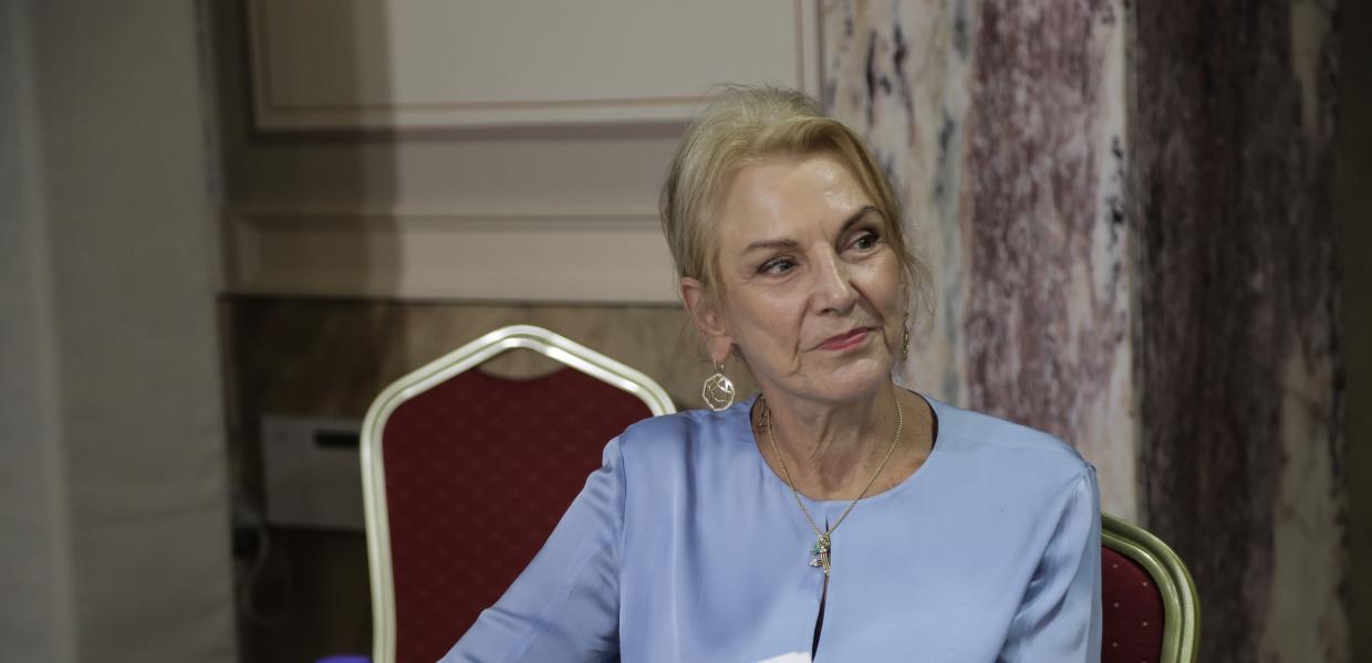 ΦΩΤΕΙΝΗ ΠΙΠΙΛΗ