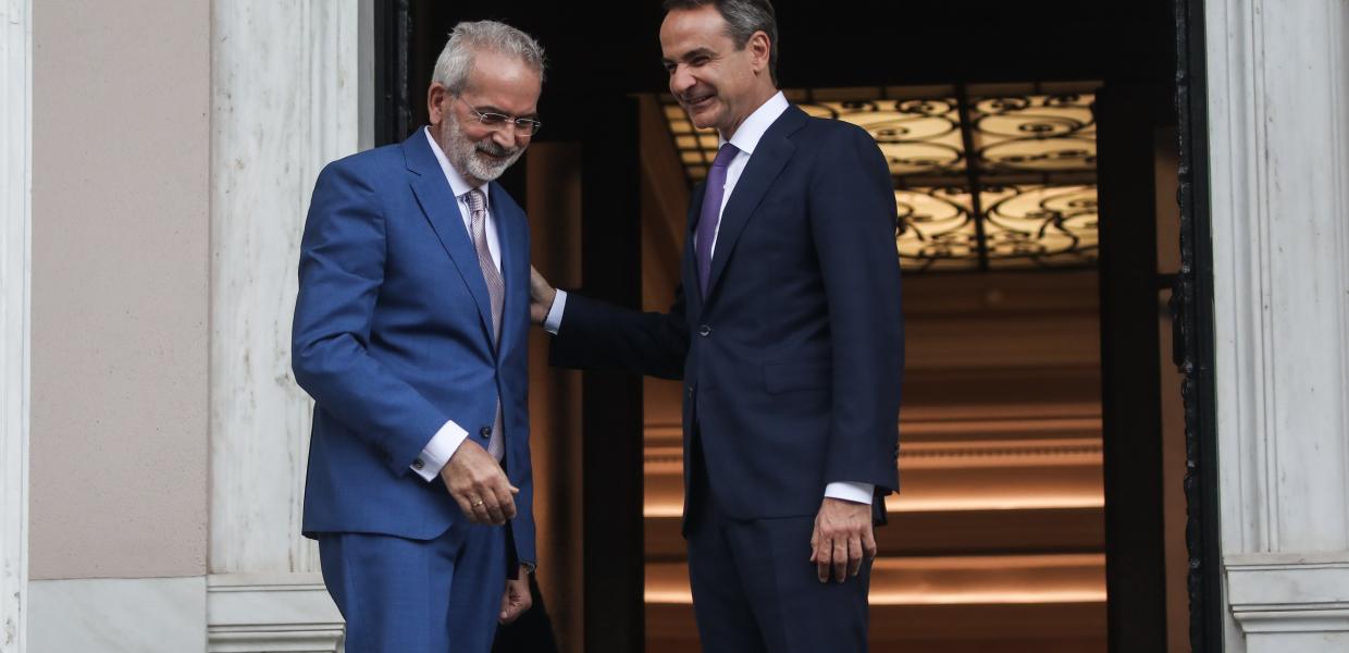 Παράδοση παραλαβή Σαρμάς Μητσοτάκης
