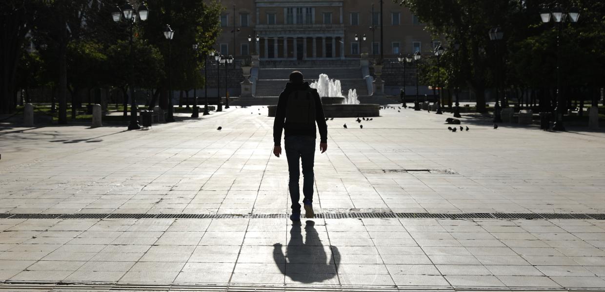 Άνθρωπος στην πλατεία Συντάγματος