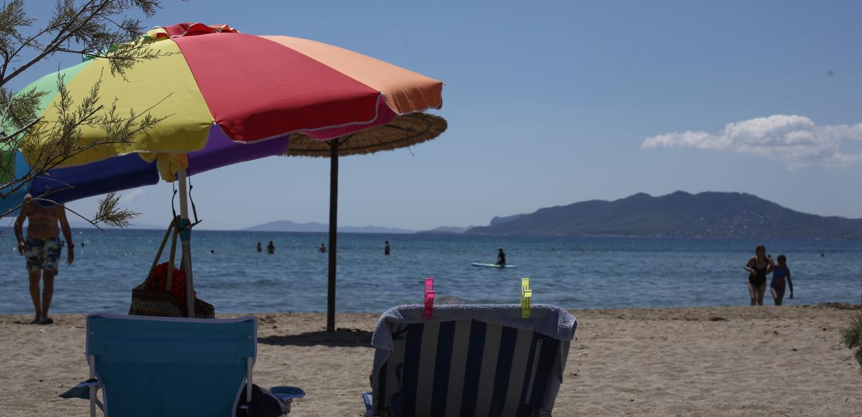 Ομπρέλα σε παραλία