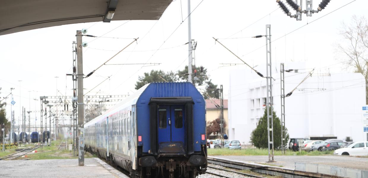 Τρένο στις ράγες