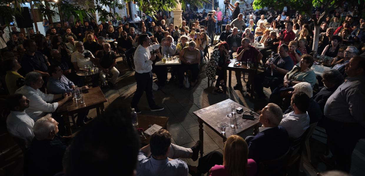 Ο Αλέξης Τσίπρας μιλά σε κόσμο στα Ανώγεια