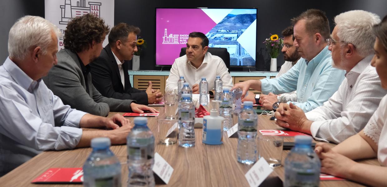 Ο Αλέξης Τσίπρας σε τραπέζι μέλη του Διοικητικού Συμβουλίου της Ένωσης Επιχειρήσεων ΒΙ.ΠΕ. Λάρισας