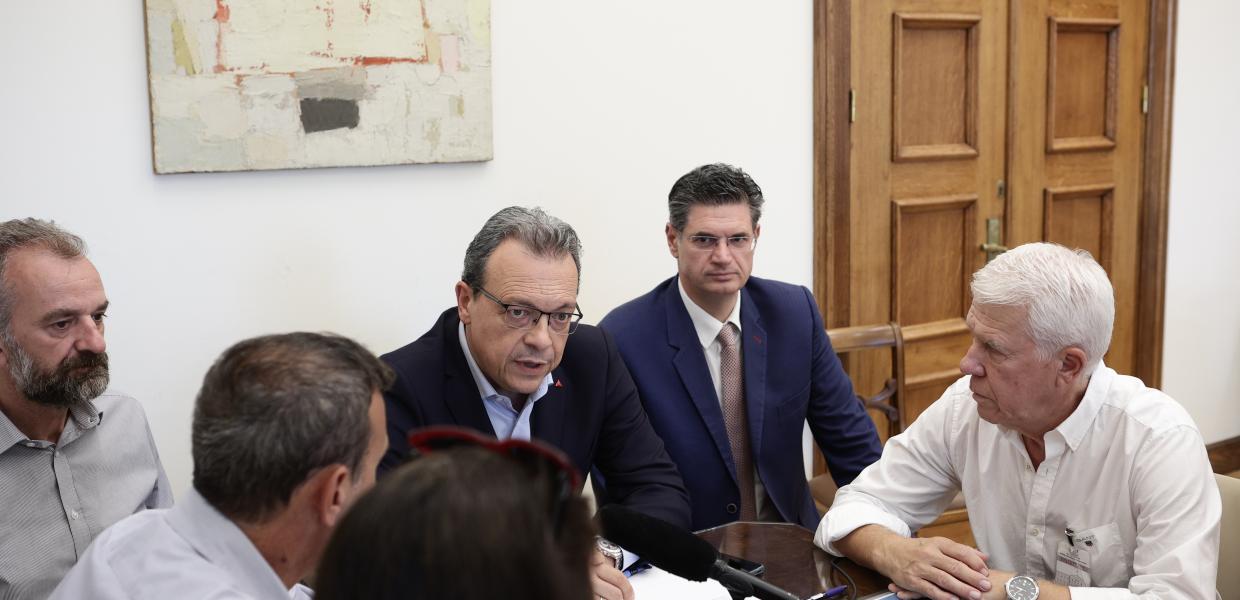 Συνάντηση του Προέδρου της Κοινοβουλευτικής Ομάδας του ΣΥΡΙΖΑ-ΠΣ Σωκράτη Φάμελλου με την Εκτελεστική Επιτροπή της ΑΔΕΔΥ