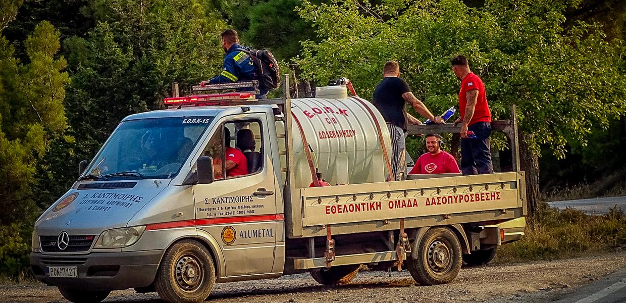 Εθελοντές πυροσβέστες