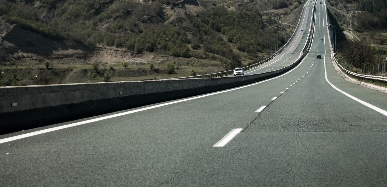 Αυτοκίνητα στην εθνική οδό