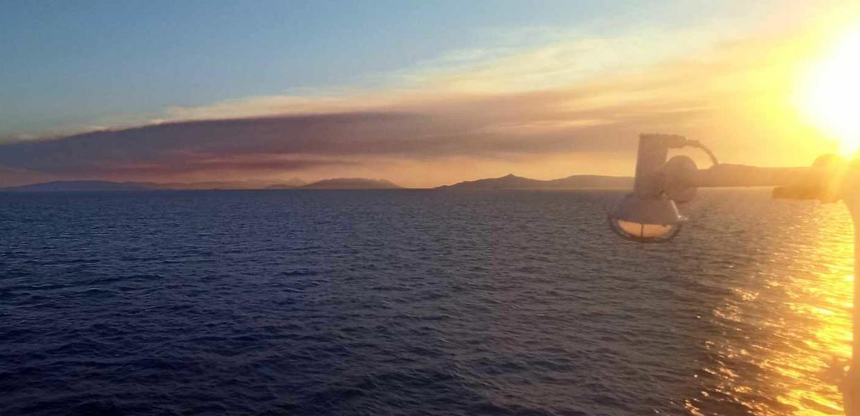 Καπνός φωτιά θάλασσα
