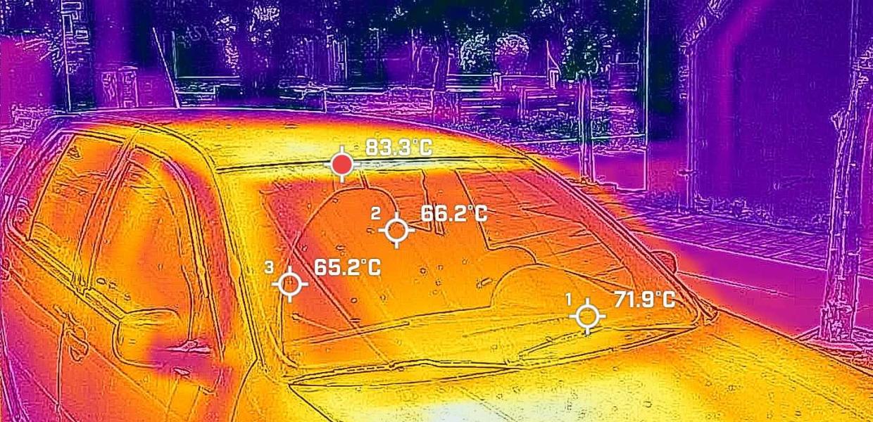 φωτογραφία από θερμική κάμερα δείχνει τις θερμοκρασίες πάνω στο αυτοκίνητο