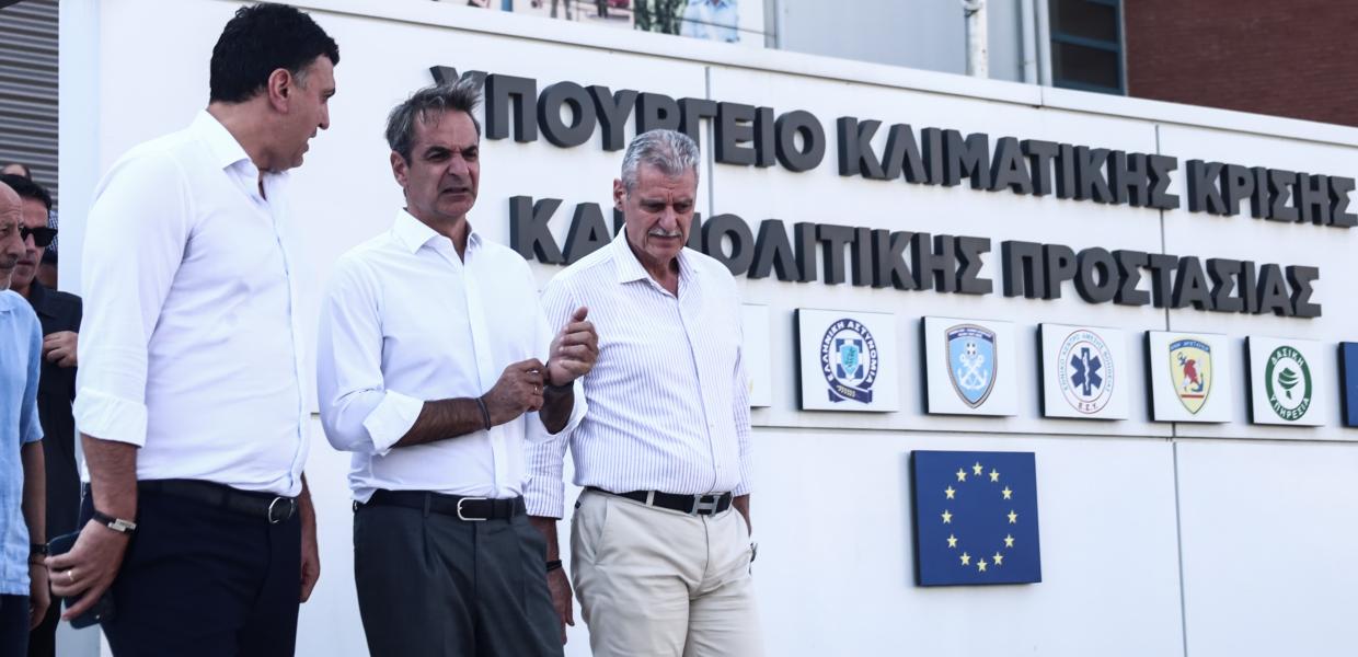 O Κυριάκος Μητσοτάκης στο Κέντρο Επιχειρήσεων