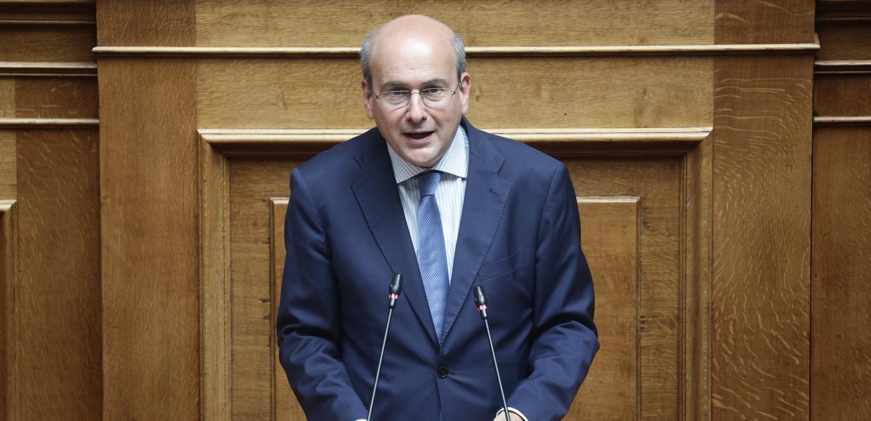 Ο Κωστής Χατζηδάκης στο βήμα της Βουλής