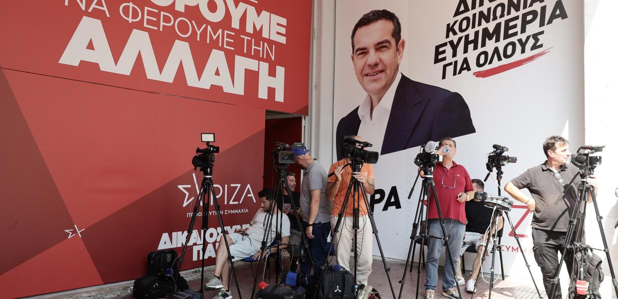 Αφίσα με τον Αλέξη Τσίπρα στα γραφεία του ΣΥΡΙΖΑ - ΠΣ