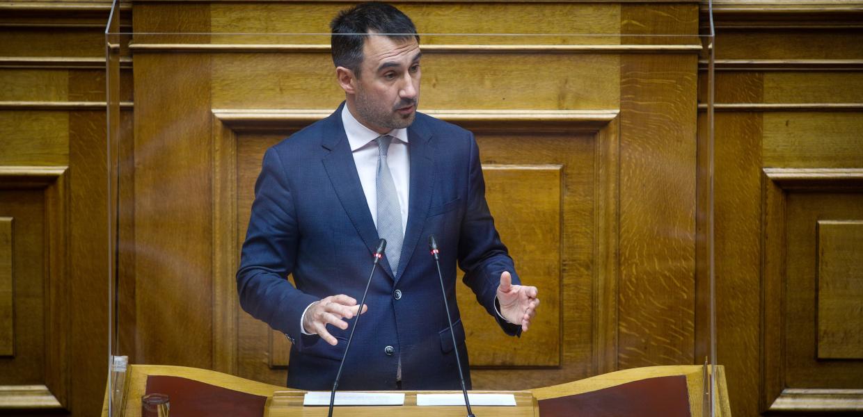 Ο Αλέξης Χαρίτσης στο βήμα της Βουλής